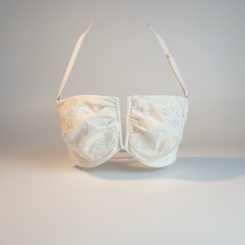 Lise Charmel Cascade Flor White‎ Floral Embroidered Bikini Top Size US 32D NEW